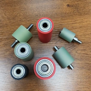 ล้อยางสายพานลำเลียงแบบไม่ใช้พลังงานโพลียูรีเทนแบบไม่ใช้ไฟฟ้าลูกกลิ้งลูกกลิ้งยางแบบติดทนต่อการสึกหรอใหม่ - Product Image 5