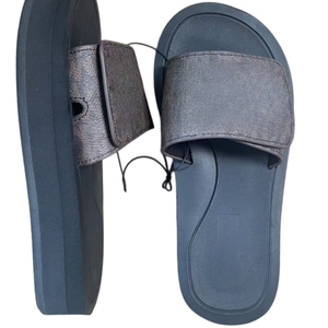 YESTEEM – Chaussons plats élégants et polyvalents pour femmes, à motif M, <span class=keywords><strong>avec</strong></span> fermeture <span class=keywords><strong>Velcro</strong></span>, semelle épaisse, effet givré, antidérapants – Vente en gros, Offre Spéciale - Product Image 2