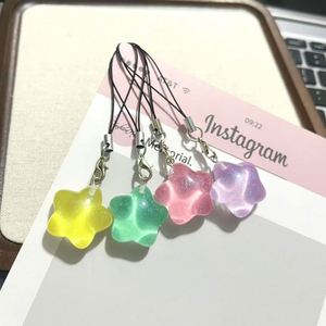 Porte-clés Étoile Scintillante en Résine en Gros - Chaîne de Téléphone Transparente Effet Glacé avec Joli Pendentif de Sac pour Cadeau d'Amie - Product Image 2