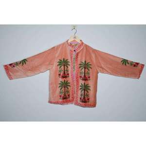 เสื้อแจ็คเก็ตบอมเบอร์ผ้ากำมะหยี่ลายดอกไม้สไตล์รอยัลเฮอริเทจ พิมพ์ลายด้วยมือสำหรับผู้หญิง สไตล์ชาติพันธุ์ตะวันตก เหมาะสำหรับฤดูใบไม้ร่วง ฤดูหนาว งานแต่งงาน และงานปาร์ตี้ - Product Image 3