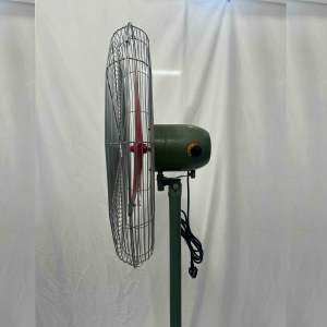 Ventilador Industrial de Pie para Exteriores de 30 Pulgadas, Resistente, con Aspas de Aluminio, Marco de Hierro Fundido y 3 Velocidades - Product Image 1