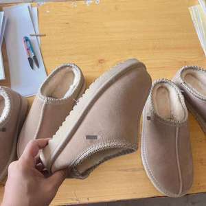 Nouvelles <span class=keywords><strong>bottes</strong></span> d'hiver confortables pour femmes, style ethnique de luxe, type Uggs, avec doublure en fourrure véritable, chaussures d'intérieur moelleuses et douillettes - Product Image 5