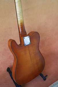 Yunzhi Archtop Handgeschnitzte Massivholz-Jazzgitarre mit geflammtem Ahorn und Fichtendecke, Ebenholz-Griffbrett, 6-Saiter, professionelle H/S-Tonabnehmer - Product Image 6