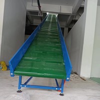 Chaîne de montage antidérapante d'équipement de bande transporteuse mobile de grande inclinaison logistique d'entreposage industriel escalade d'escalier pour
