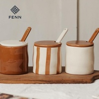 Ensemble de pots à épices en céramique peints à la main FENN, récipients à condiments en porcelaine avec couvercle et plateau pour la maison et la cuisine