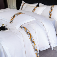 Nouvelle sangle sangle Style épais Polyester ensemble de literie blanc drap de lit housse de couette taies d'oreiller hôtel ensemble de literie