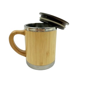 แก้วกาแฟสแตนเลสสองชั้นหุ้มไม้ไผ่พร้อมฝาปิดและหูจับสำหรับเดินทาง - Product Image 1