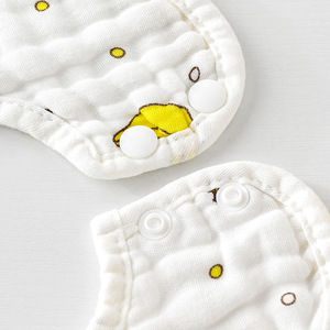 Bavaglini per Neonati in Mussola a 6 Strati di Puro Cotone, Ecologici, con Motivi Cartoon, Fascia Ventrale e Bottone Rotante a 360 Gradi - Product Image 4