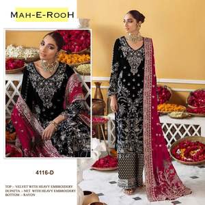 Costume Salwar Kameez en velours de créateur avec broderie lourde Salwar Kameez en vente à l'exportation - Product Image 5