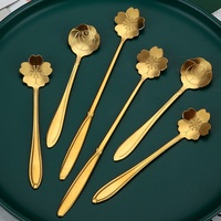 Cuillère Souvenir en Métal Fleur de Sakura Dorée, Cuillère Créative pour Mélanger le Café, Cuillère à Dessert, Cadeau Minimaliste Moderne
