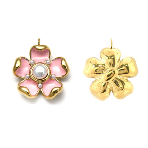 จี้ดอกไม้เคลือบเงาประดับมุก |   สแตนเลสสตีลชุบทอง 18K PVD |   จี้รูปกลีบดอกไม้หลากสี |   กันน้ำและป้องกันการแพ้ - Product Image 5
