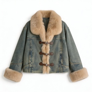 Chaqueta Vaquera para Mujer - Abrigo de Invierno Vintage con Forro de Piel, Cuello y Puños Grandes de Piel, Parka Cálida de Sherpa - Logotipo Personalizado - Product Image 4