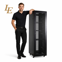 Rak Server Kabinet Jaringan Pusat Data Berdiri Lantai Baja 20U 800*800mm Tersedia