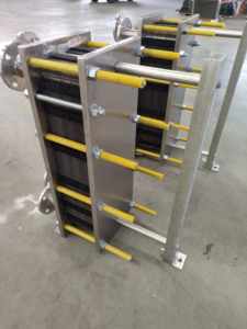 เครื่องแลกเปลี่ยนความร้อนแบบแผ่นสแตนเลสเกรดอาหารปรับแต่งได้เหมาะสำหรับอุตสาหกรรมนมเบียร์น้ำผลไม้และอาหาร - Product Image 4