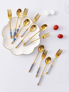 Inglaterra elegante cuchara de café dorada Metal acero inoxidable 304 postre tenedor cuchara con mango largo de cerámica - Product Image 2