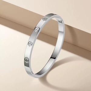 Bracelet de fiançailles géométrique en acier inoxydable 18 carats avec diamants, 6 mm, tendance, pour femmes - Product Image 4