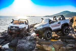 Toyota Hilux 2019 Licenciado, Auto Eléctrico de 2 Plazas para Niños, con Batería de 24V, Tipo Policía, Carro Eléctrico para Niños - Product Image 6