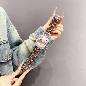 <span class=keywords><strong>Correa</strong></span> de <span class=keywords><strong>Reloj</strong></span> Inteligente de TPU con Estampado de Leopardo para <span class=keywords><strong>iPhone</strong></span> y para Watch 7/8/38-49 mm con Cierre Desplegable - Product Image 4