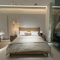 Lit king-size en chêne VONLIVA au design traditionnel et luxueux avec revêtement en tissu - Meubles d'hôtel pour la décoration de la chambre à coucher à domicile