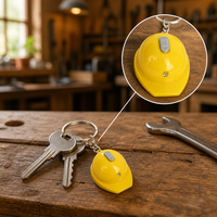 Porte-clés casque de sécurité personnalisé avec logo, décapsuleur et lumière, en PVC et alliage – Nouveauté en gros