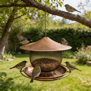 Mangeoire à oiseaux en métal arrondie 19x19x13, durable, à suspendre en extérieur pour jardins et cours - Product Image 2