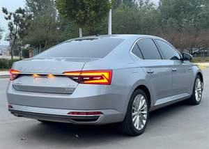Auto Usata 2019 <span class=keywords><strong>Skoda</strong></span> Superb 380 Edizione Flagship con Configurazione Completa Esterno Argento e Interno Nero Sportivo - Product Image 4