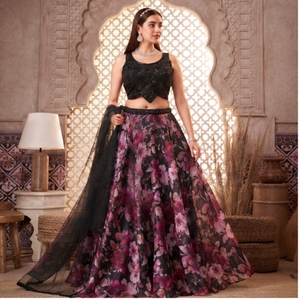 Conjunto de Lehenga Choli con Estampado Floral de Diseñador para Mujer, Top Corto Negro Bordado con Dupatta, Atuendo Étnico para Fiesta - Product Image 1