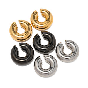 Aros de Oreja Tubulares Gruesos y Huecos |   Diseño Punk de Acero Inoxidable Unisex |   Joyería Dorada para Fiestas, Resistente al Agua, Hipoalergénica y que No se Desvanece - Product Image 1