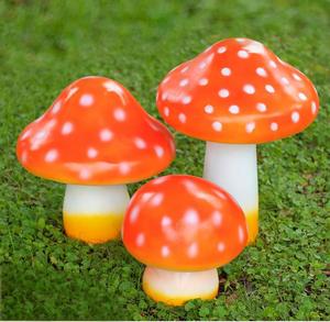 Lampe en forme de champignon luminescent simulé personnalisée, en plastique et résine durables, alimentée par énergie solaire, décorative pour l'extérieur, pour Noël - Product Image 6