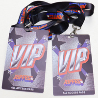 Badge d'exposition VIP personnalisé Keepfly avec code QR, carte PVC imprimée pour le personnel des événements, passe backstage avec lanières personnalisées