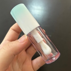 ISMAN ขายส่งหลอดลิปกลอสสีไล่ระดับขนาด 4 มล. 6 มล. แบบใหม่ ขวดคอนซีลเลอร์ทรงกลมแบบเปล่า พร้อมแปรงขนาดใหญ่ รับทำโลโก้ตามสั่ง - Product Image 6