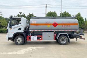 Nuevo Camión Cisterna Dongfeng 4x2 de China para Exportación, 10 Metros Cúbicos, 165HP, Vehículo para Transporte de Líquidos Inflamables - Product Image 3