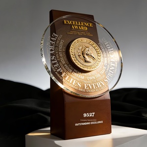 Trofeo Personalizzato in Cristallo Rotondo Stile Sportivo con Base in Legno, Design a Medaglia <span class=keywords><strong>per</strong></span> Riconoscimenti Aziendali e Riunioni Annuali - Product Image 1