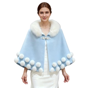 Châle élégant pour femme avec pompons, col en fausse fourrure de vison et broche en perles, idéal pour mariée ou invitée de mariage - Product Image 3