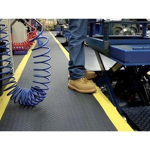 Tapis anti-fatigue Carvel TAS 90x300cm avec rembourrage en mousse PVC et bords de sécurité - Product Image 3
