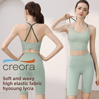 Ensemble de yoga 2 pièces marron contrastant avec dos en Y, soutien-gorge de sport court froncé et short cycliste taille haute longueur genou pour femme, tenue de sport extensible