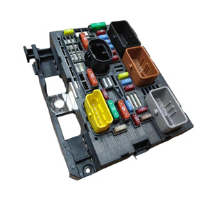 Caja de fusibles de motor de coche R02 BSM = <span class=keywords><strong>R19</strong></span> = R18 para Peugeot Citroen OE 9807028580 9809742780 9675879380 12 pieza de coche Citroen C4 Peugeot 407 - Product Image 4