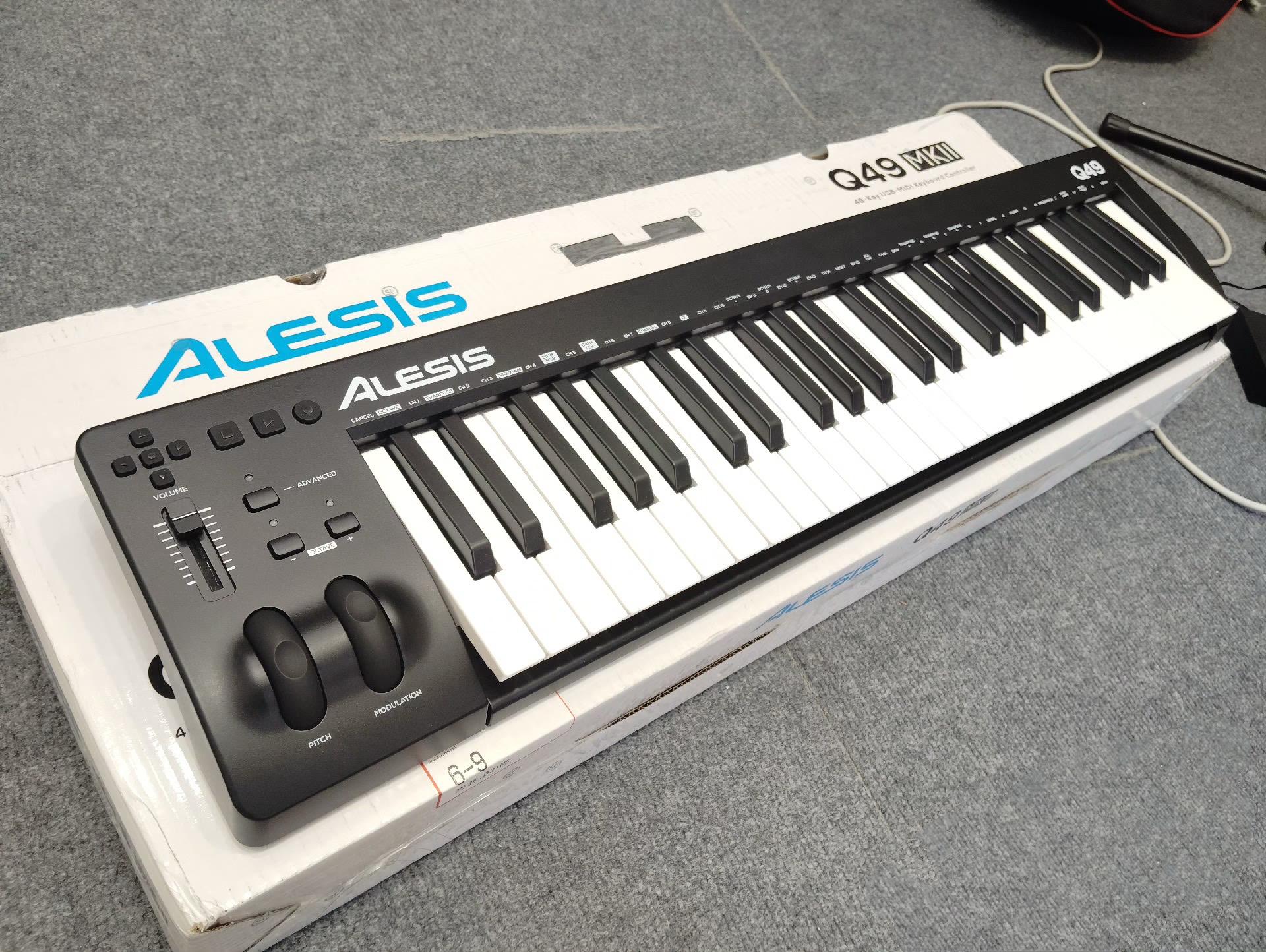 ALESIS Q49 MKII Mini MIDI Keyboard Controller & Pad