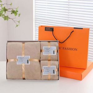 Ensemble de serviettes de bain en polaire corail à séchage rapide, tricotées, couleur unie, coffret cadeau, super douces, trois pièces, pour usage domestique, adulte, prêtes à l'emploi - Nouveauté 2025, Vente Flash - Product Image 2