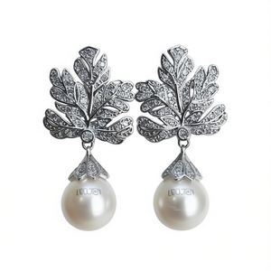 Orecchini pendenti Liujo in oro bianco con perle finte e design a forma di pianta con diamanti per donna, stile classico da matrimonio - Product Image 1