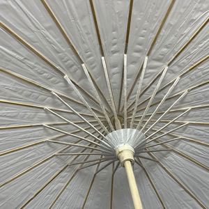 Parasol en papier blanc avec manche en bois vierge pour mariage, vente en gros - Product Image 5