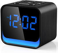 Moderner MDF-Quadrat-Design LED-Display Wecker Radio mit Schlummerfunktion für Lautsprecher Elektronisches Nachtlicht Schlafzimmer Schreibtisch