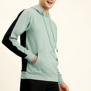 Sudadera con Capucha Verde Claro para Hombre con Mangas Raglán Negras, Corte Regular, Informal, de Forro Polar, para Otoño - Product Image 2