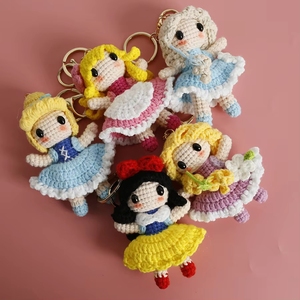 <span class=keywords><strong>Muñeca</strong></span> <span class=keywords><strong>princesa</strong></span> de dibujos animados súper linda, tejida a mano, colgante de ganchillo de cuatro hilos de lana, llavero exquisito hecho a mano - Product Image 2