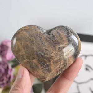 Venta al por mayor de piedra de palma tallada en forma de corazón de piedra lunar gris, de cristal natural pulido, para regalo - Product Image 2