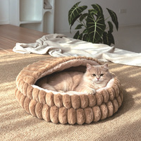 Lit pour chat en fourrure de lapin en gros, grand nid ovale en forme de coquille avec design épaissi pour la chaleur hivernale, parfait pour les petits animaux