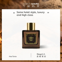 Aromathérapie dans le hall de l'hôtel, huiles essentielles, intérieur, toilettes, diffuseur de parfum en verre de luxe