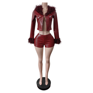 Conjunto de Dos Piezas de Piel Sintética Elástica con Cuello de Piel y Mangas Largas con Estampado de Serpiente, Disponible al por Mayor, Gran Venta - Product Image 4