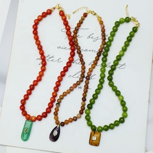 Collier en perles de pierre faites à la main, chaîne multicolore, collier classique pour femmes, bijoux de mode - Product Image 2