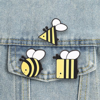 Vente en gros usine, en stock : Épingles en émail mignonnes motif abeille de dessin animé, badges animaux en métal personnalisés abeille, épingles de revers en émail souple
